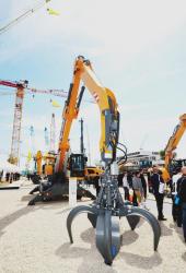 42 2015 04 20 397a liebherr lh 120 m high rise litronic material handler